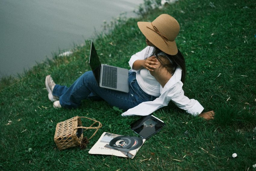 digital detox spiritual benefits photo by Alican Helik