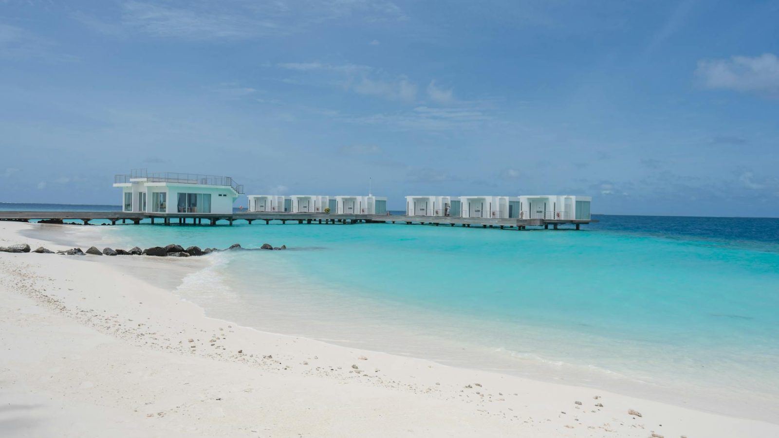 Maldives for Indian Travellers 2026: Visa, Resorts vs Local Islands, Real Budget