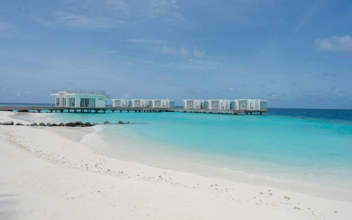 Maldives for Indian Travellers 2026: Visa, Resorts vs Local Islands, Real Budget