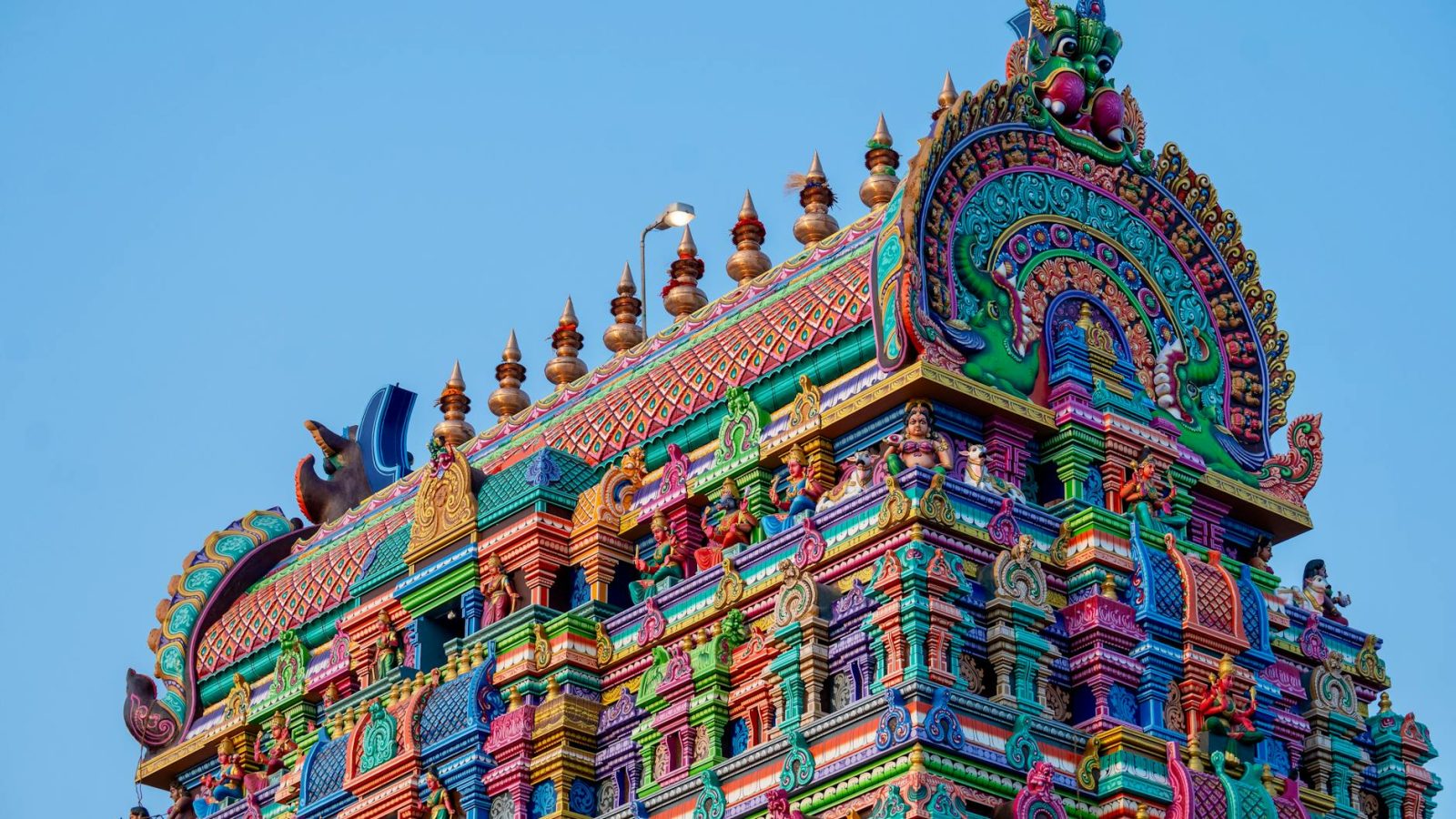 Madurai Meenakshi Temple 2026: Darshan, Chithirai Festival & Travel Guide